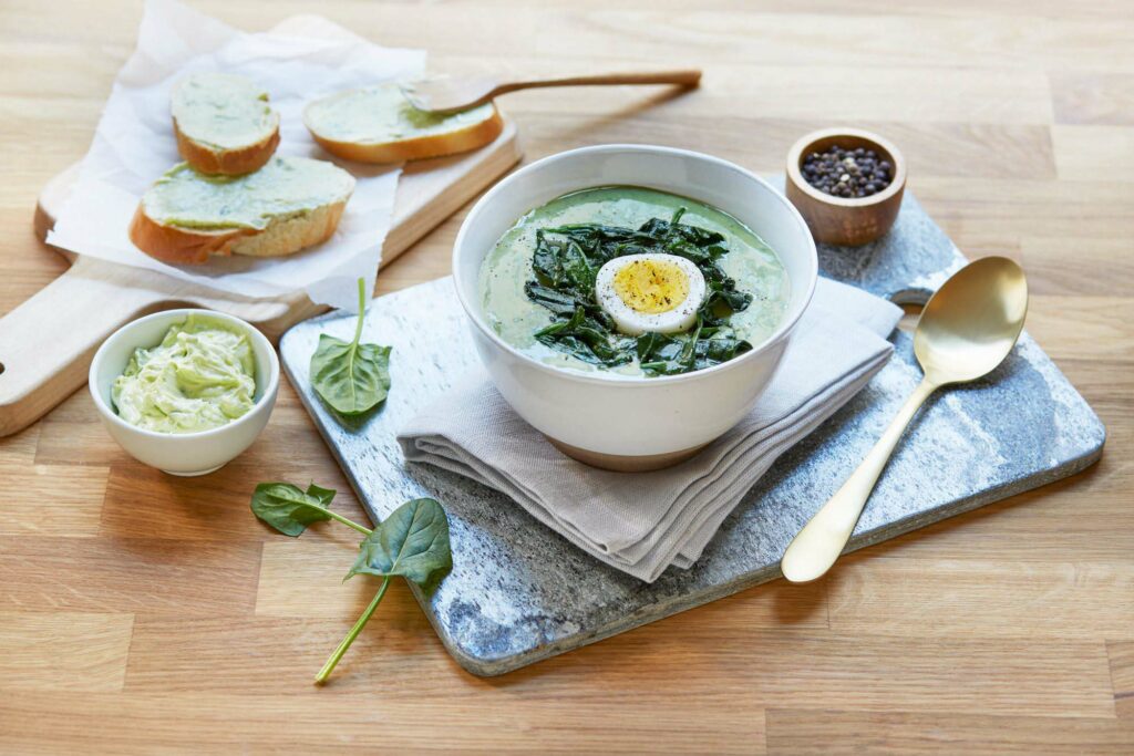 Spinatsuppe-stekt-spinat-og-egg